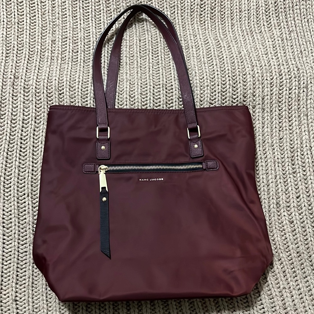 Marc Jacobs tote red vine color tote perfect condition